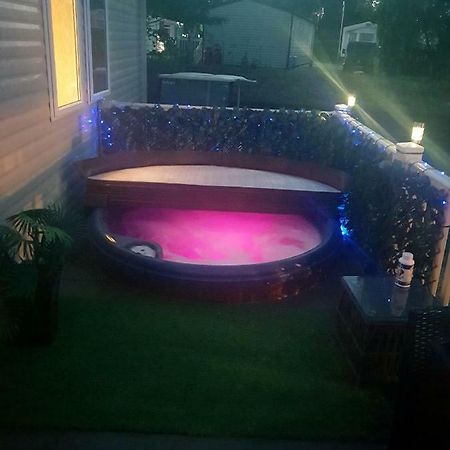 3 Bedroom Caravan With Hot Tub Tattershall Lakes Ngoại thất bức ảnh
