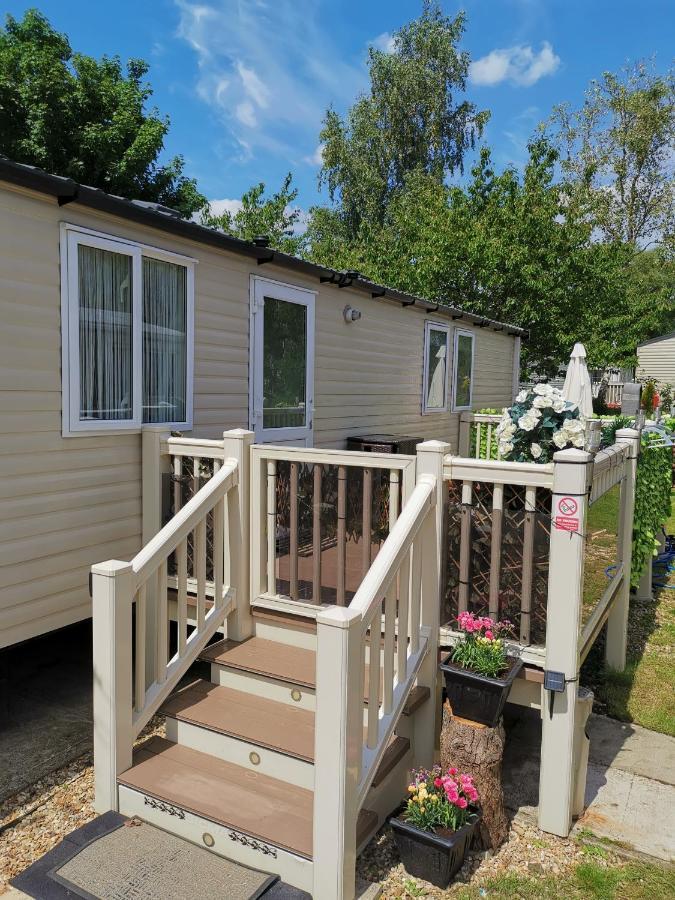 3 Bedroom Caravan With Hot Tub Tattershall Lakes Ngoại thất bức ảnh