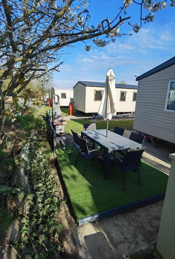 3 Bedroom Caravan With Hot Tub Tattershall Lakes Ngoại thất bức ảnh