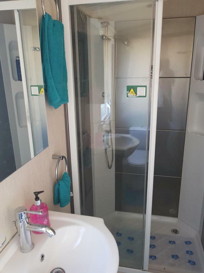 3 Bedroom Caravan With Hot Tub Tattershall Lakes Ngoại thất bức ảnh