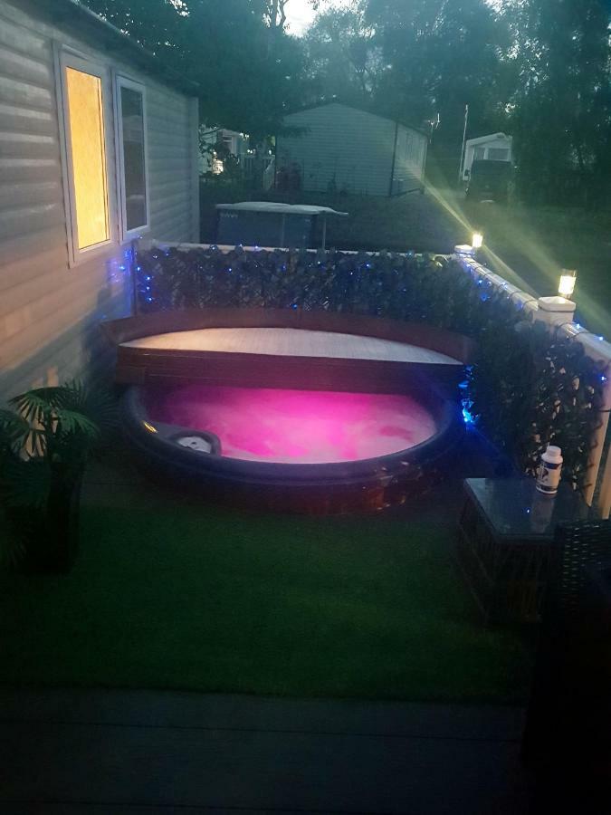 3 Bedroom Caravan With Hot Tub Tattershall Lakes Ngoại thất bức ảnh